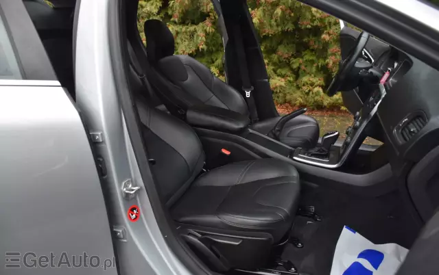 VOLVO V40 D2 Powershift Summum