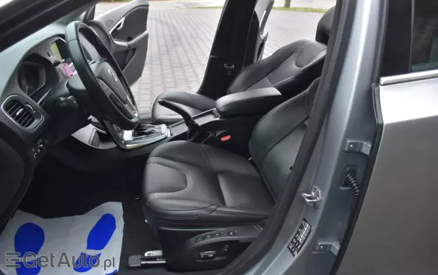 VOLVO V40 D2 Powershift Summum