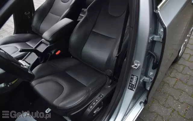 VOLVO V40 D2 Powershift Summum