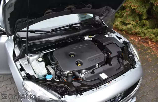 VOLVO V40 D2 Powershift Summum