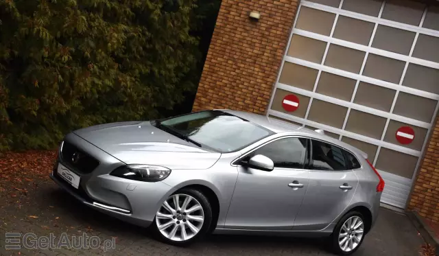 VOLVO V40 D2 Powershift Summum