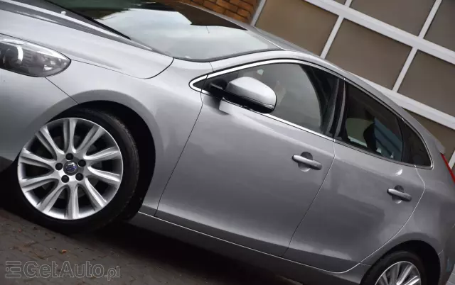 VOLVO V40 D2 Powershift Summum