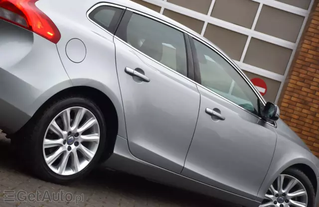 VOLVO V40 D2 Powershift Summum