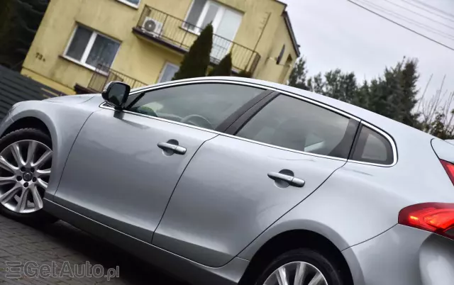 VOLVO V40 D2 Powershift Summum