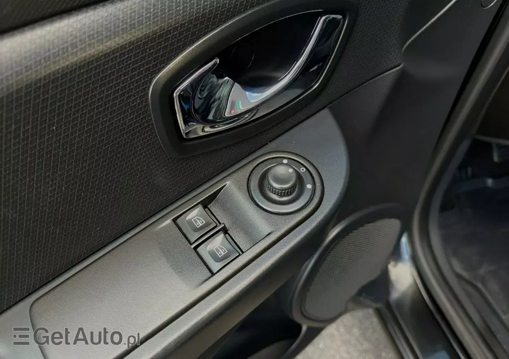 RENAULT Clio 1.2 16V 75 LIMITED