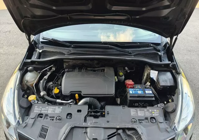 RENAULT Clio 1.2 16V 75 LIMITED