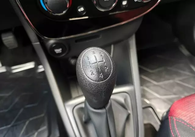 RENAULT Clio 1.2 16V 75 LIMITED