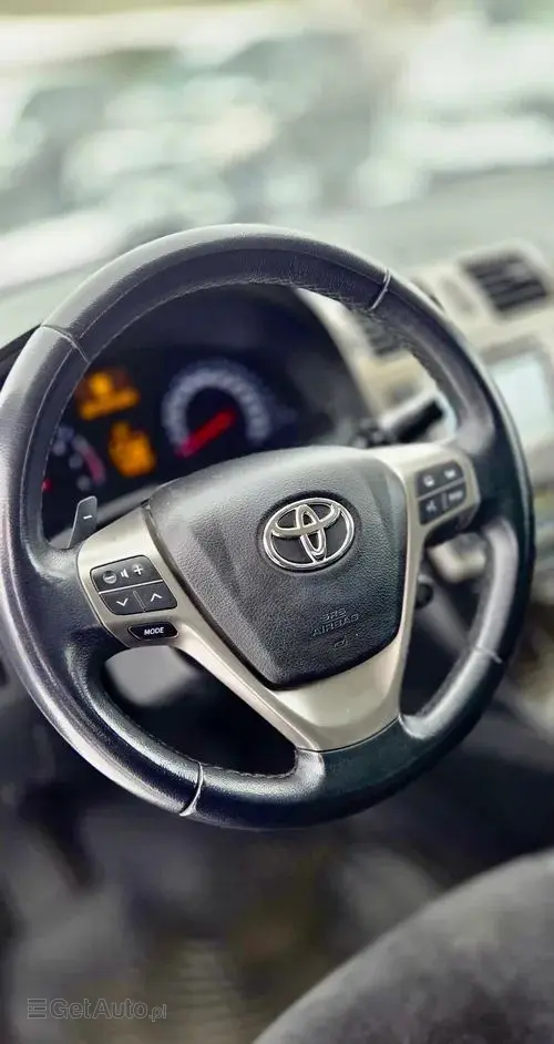 TOYOTA Avensis 
