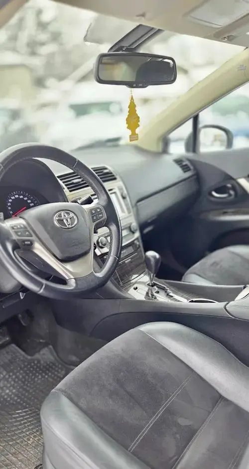 TOYOTA Avensis 