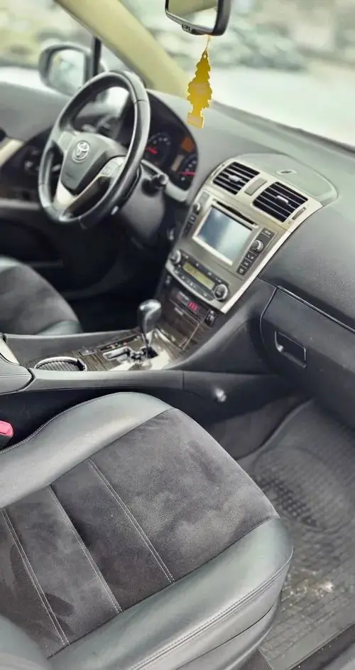 TOYOTA Avensis 