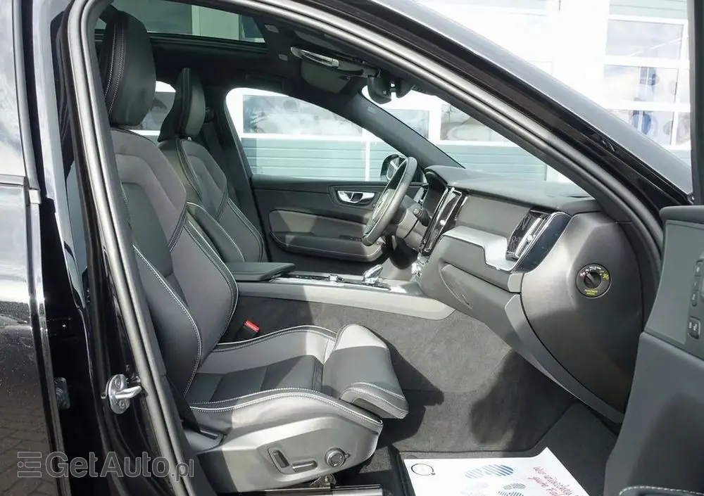 VOLVO XC 60 B5 B AWD Plus Black Edition