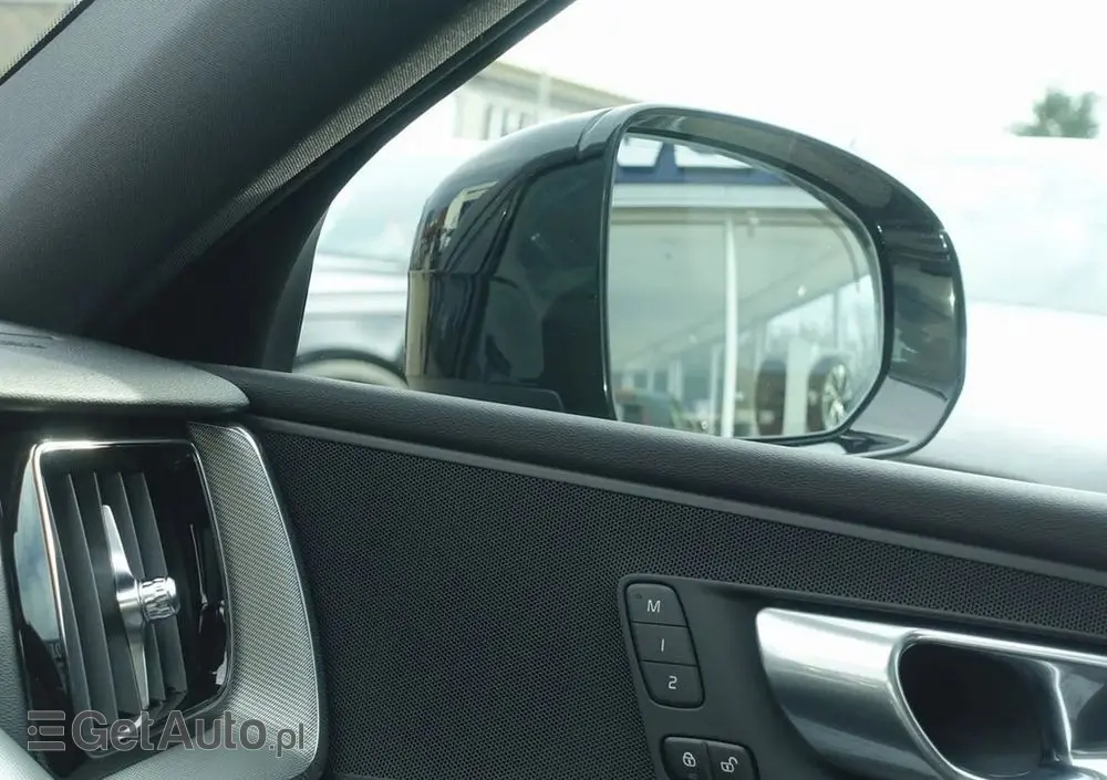 VOLVO XC 60 B5 B AWD Plus Black Edition