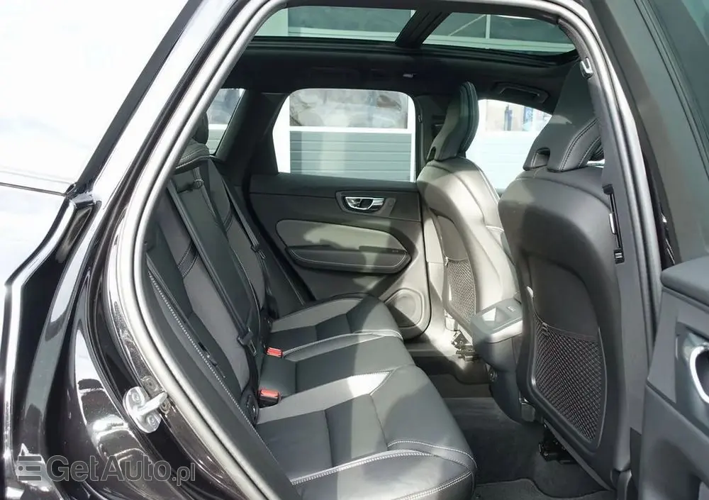 VOLVO XC 60 B5 B AWD Plus Black Edition