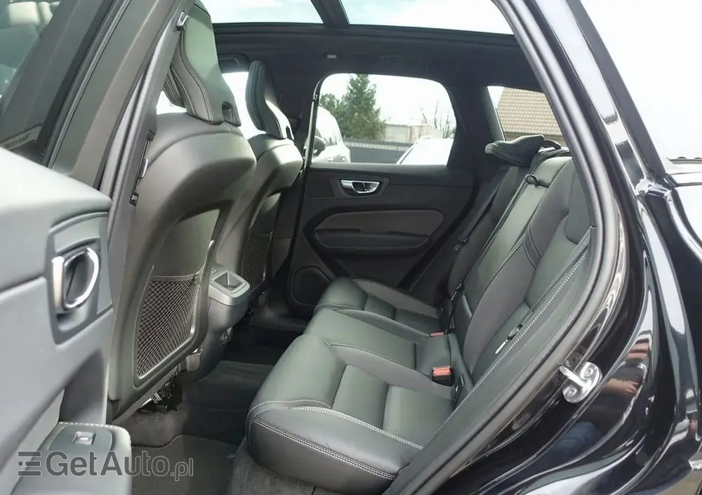 VOLVO XC 60 B5 B AWD Plus Black Edition