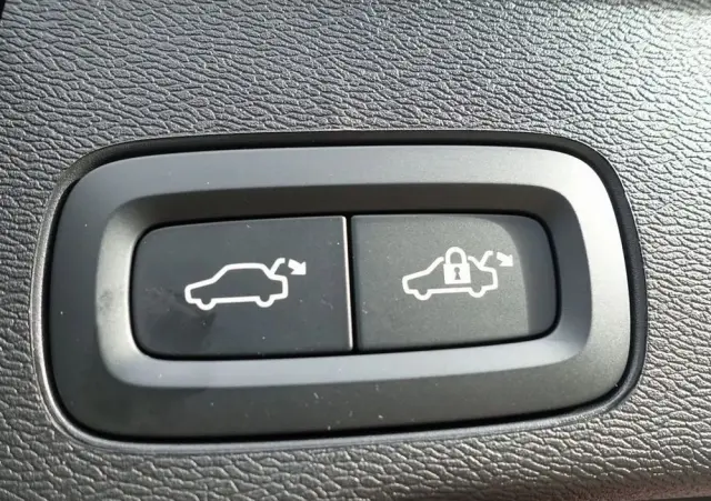 VOLVO XC 60 B5 B AWD Plus Black Edition