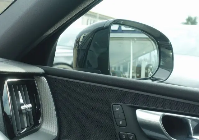 VOLVO XC 60 B5 B AWD Plus Black Edition