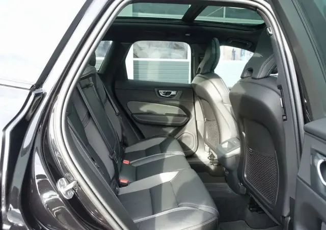 VOLVO XC 60 B5 B AWD Plus Black Edition