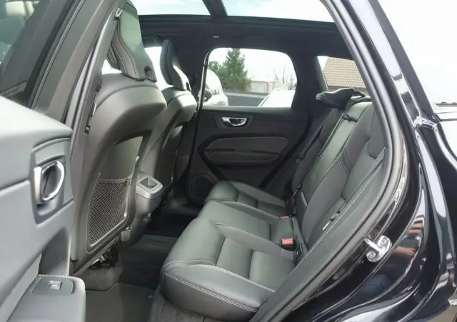 VOLVO XC 60 B5 B AWD Plus Black Edition