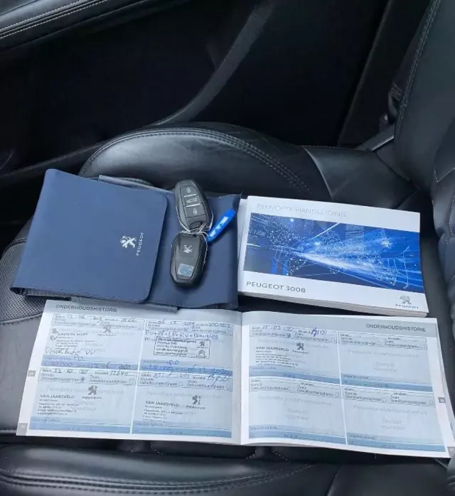 PEUGEOT 3008 