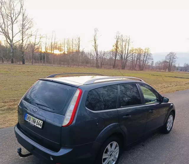 FORD Focus 1.6 Duratec 16V (100 KM) MT