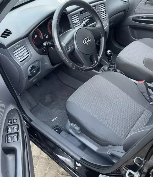 KIA Rio 1.4 i 16V (97 KM)