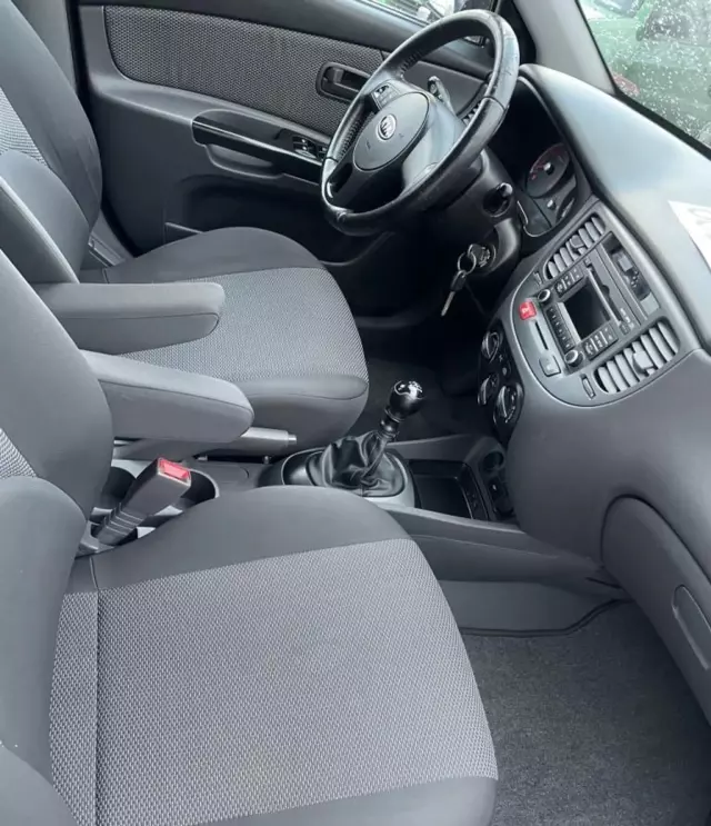 KIA Rio 1.4 i 16V (97 KM)