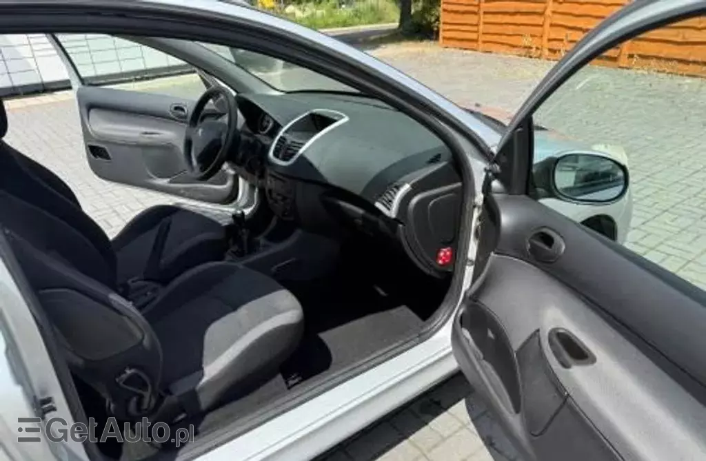 PEUGEOT 206 