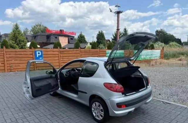PEUGEOT 206 