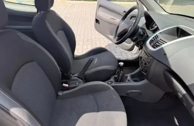 PEUGEOT 206 