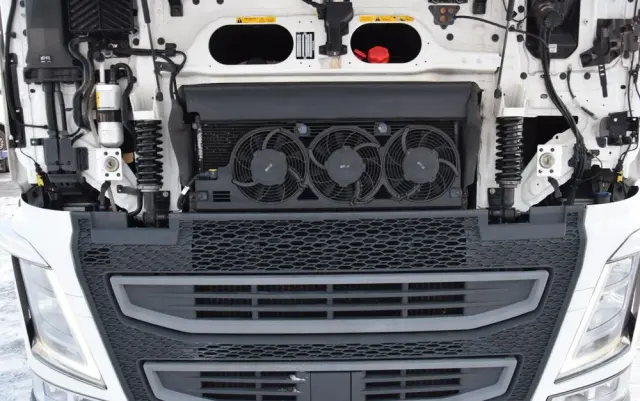 VOLVO FH500 / I-SAVE / EURO 6 / KLIMATYZACJA POSTOJOWA / ACC / LEDY / 2 ZBIORNIKI / FULL SPILERY / SERWISOWANY / SPROWADZONY 