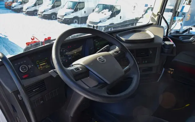 VOLVO FH500 / I-SAVE / EURO 6 / KLIMATYZACJA POSTOJOWA / ACC / LEDY / 2 ZBIORNIKI / FULL SPILERY / SERWISOWANY / SPROWADZONY 