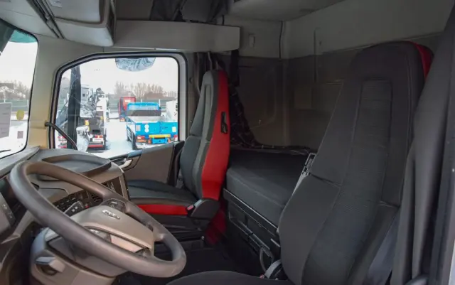 VOLVO FH500 / I-SAVE / EURO 6 / KLIMATYZACJA POSTOJOWA / ACC / LEDY / 2 ZBIORNIKI / FULL SPILERY / SERWISOWANY / SPROWADZONY 