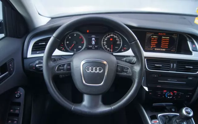 AUDI A4 Avant 2.0 TDI e DPF S line Sportpaket