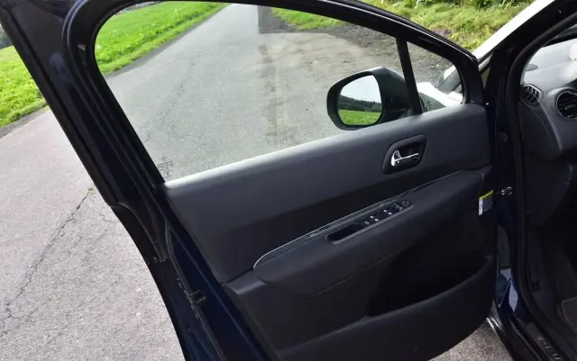 PEUGEOT 5008 HDI FAP 160 Automatik Allure