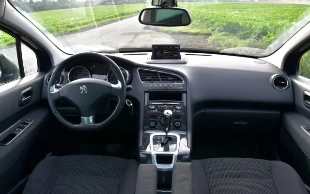 PEUGEOT 5008 HDI FAP 160 Automatik Allure