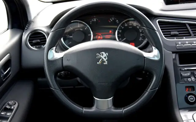 PEUGEOT 5008 HDI FAP 160 Automatik Allure