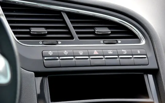 PEUGEOT 5008 HDI FAP 160 Automatik Allure