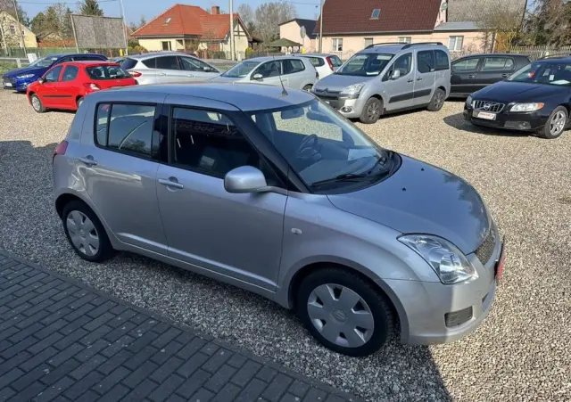SUZUKI Swift 