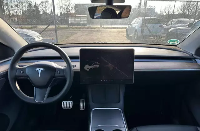 TESLA Y 