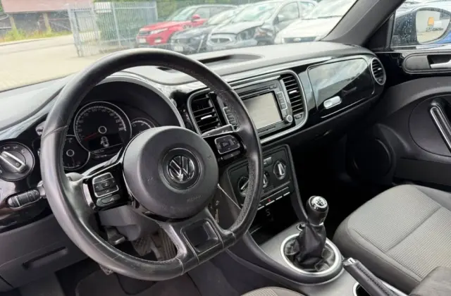 VOLKSWAGEN Beetle 