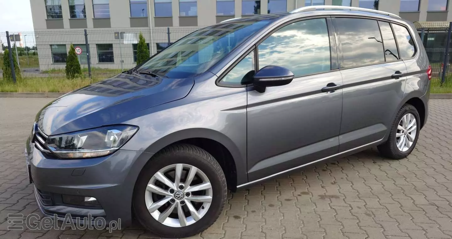 VOLKSWAGEN Touran 