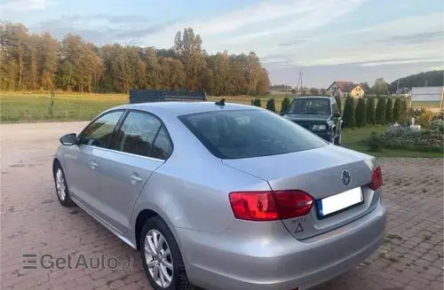 VOLKSWAGEN Jetta 