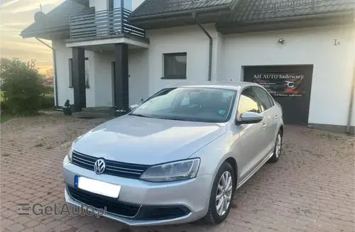 VOLKSWAGEN Jetta 