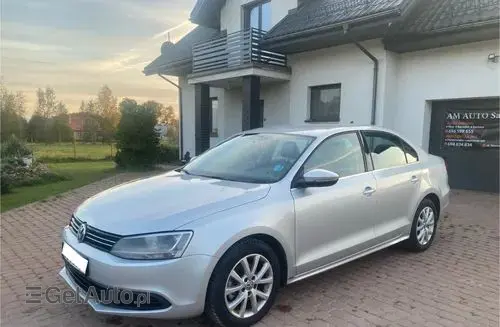 VOLKSWAGEN Jetta 