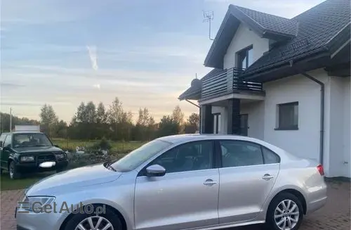 VOLKSWAGEN Jetta 