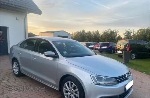 VOLKSWAGEN Jetta 