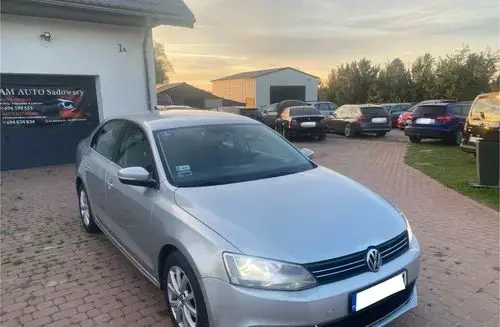 VOLKSWAGEN Jetta 