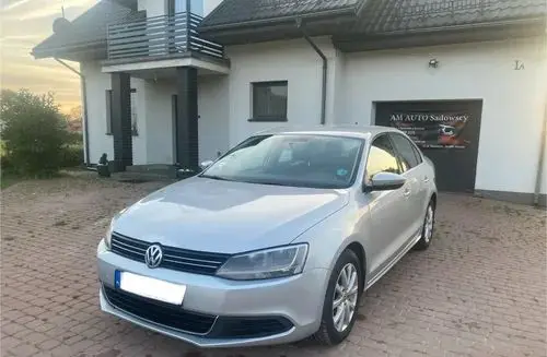 VOLKSWAGEN Jetta 