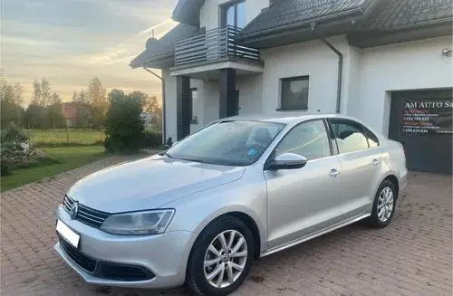 VOLKSWAGEN Jetta 