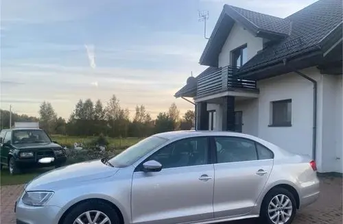 VOLKSWAGEN Jetta 